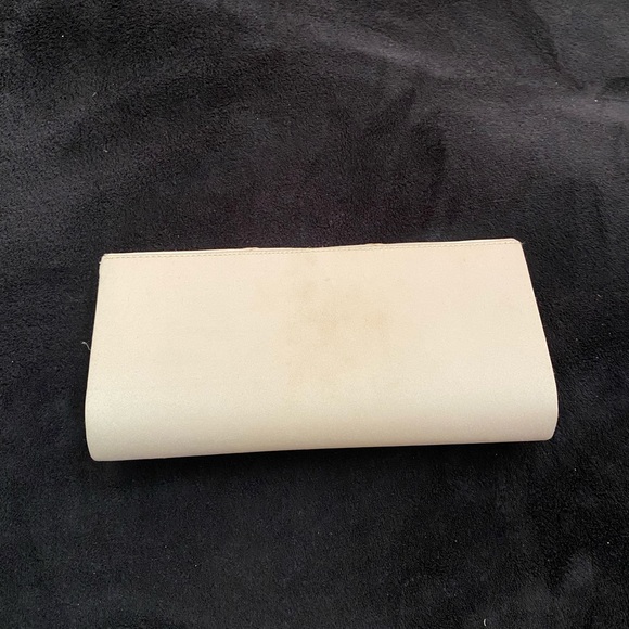 Clutch - Picture 3 of 3